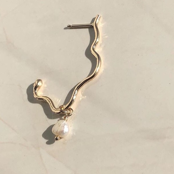 🍋SOLD🍋Amarilo Abstract Pearl Hoops - Picture 2 of 8